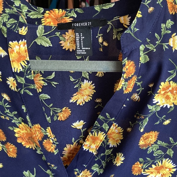 Forever 21 Floral Short Sleeved Blouse - Picture 3 of 4
